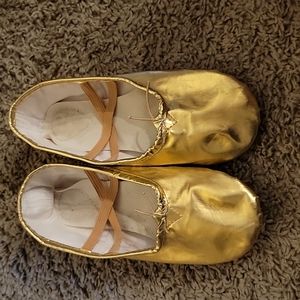 Gold ballet slippers. Metallic.